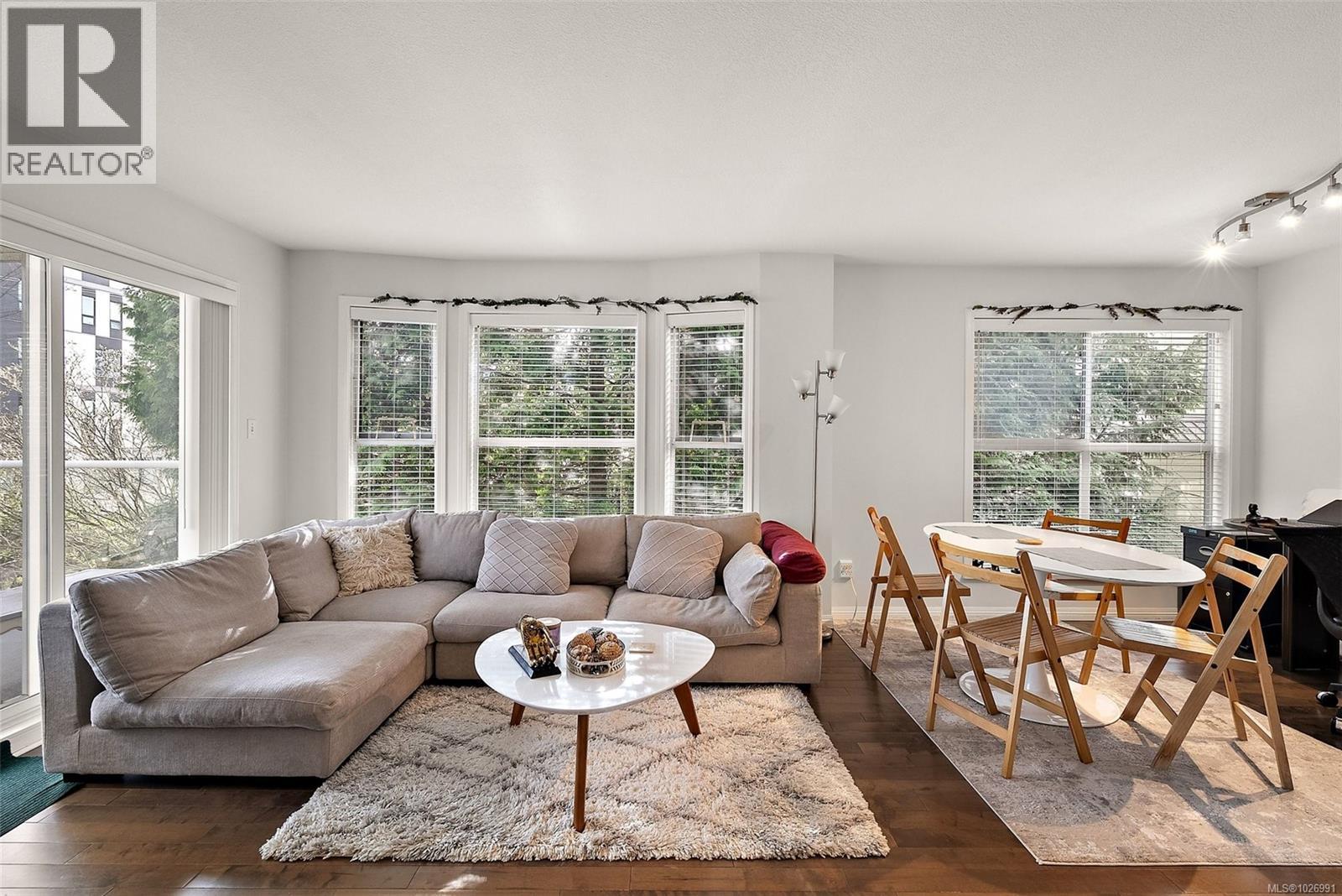 302 1710 Fort St, Victoria, British Columbia