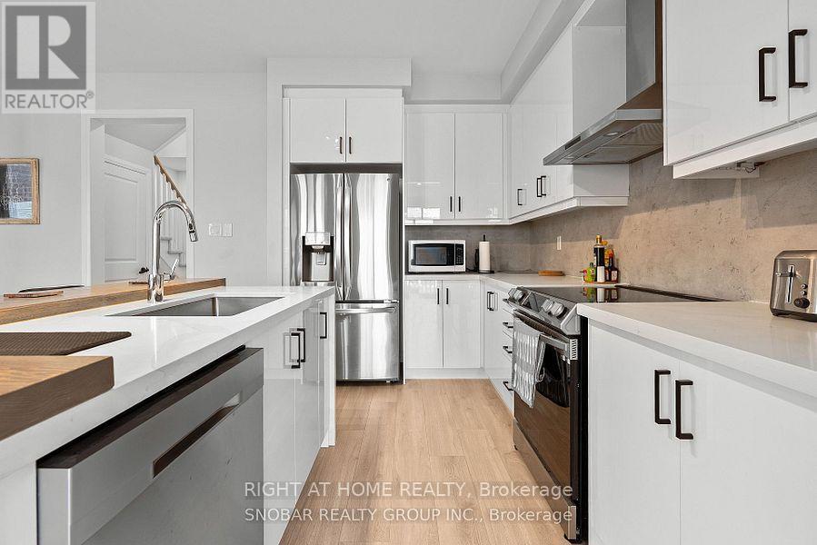 95 SHEPHERD DRIVE, Barrie, Ontario