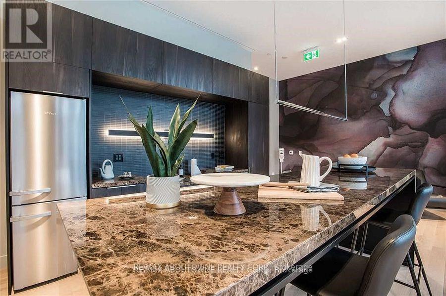 B0514 - 133 Bronte Road, Oakville, Ontario  L6L 3C1 - Photo 13 - W12828998