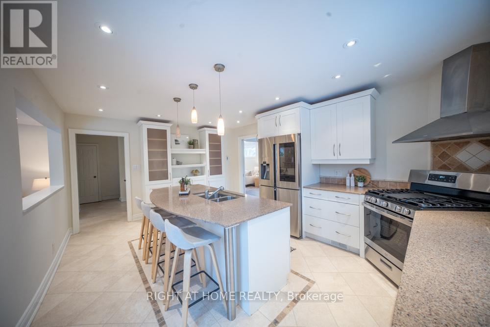 155 Cheverie Street, Oakville, Ontario  L6J 6C3 - Photo 10 - W12829002