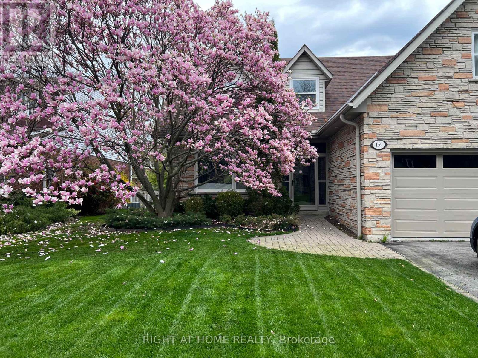 155 Cheverie Street, Oakville, Ontario  L6J 6C3 - Photo 2 - W12829002