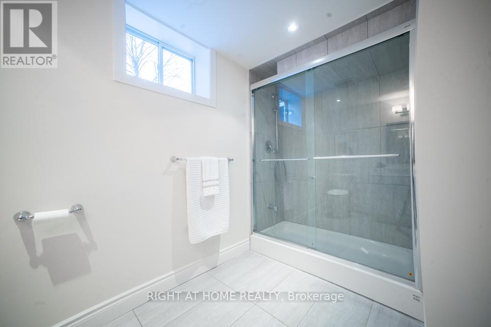 155 Cheverie Street, Oakville, Ontario  L6J 6C3 - Photo 34 - W12829002