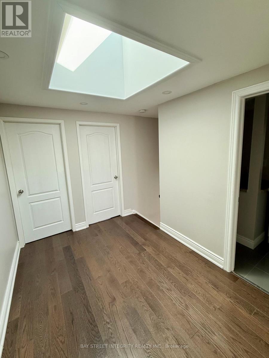 2193 Constance Drive, Oakville, Ontario  L6J 5L5 - Photo 6 - W12829030