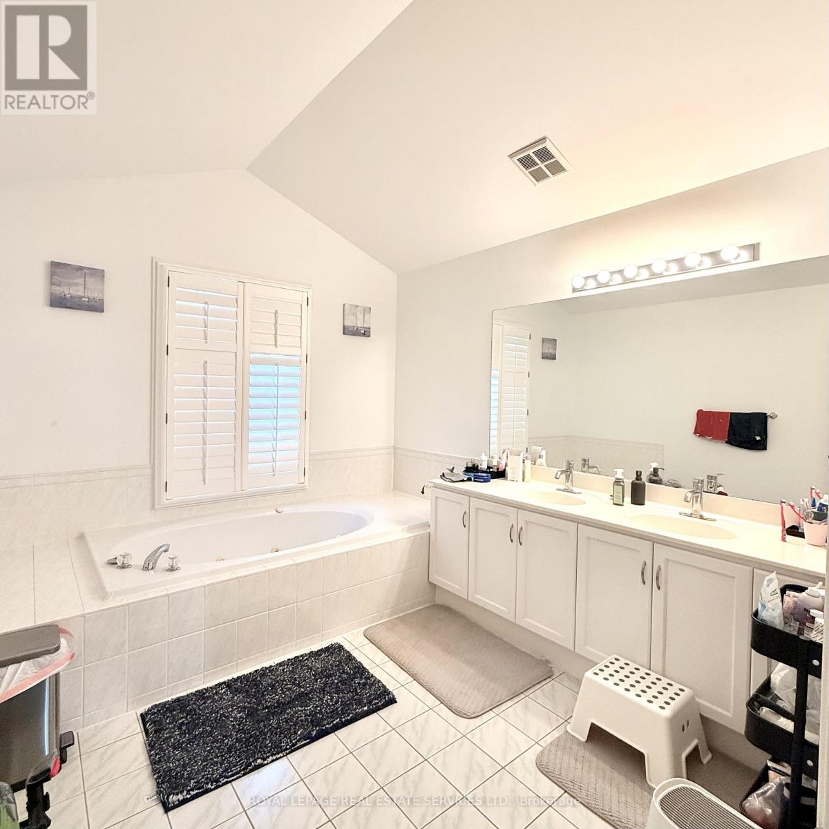 40 Chester Street, Oakville, Ontario  L6H 6G8 - Photo 14 - W12829050