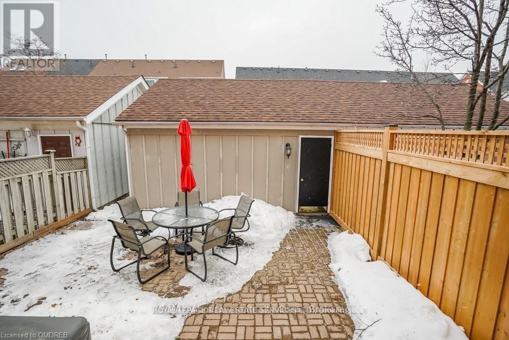 40 Chester Street, Oakville, Ontario  L6H 6G8 - Photo 19 - W12829050