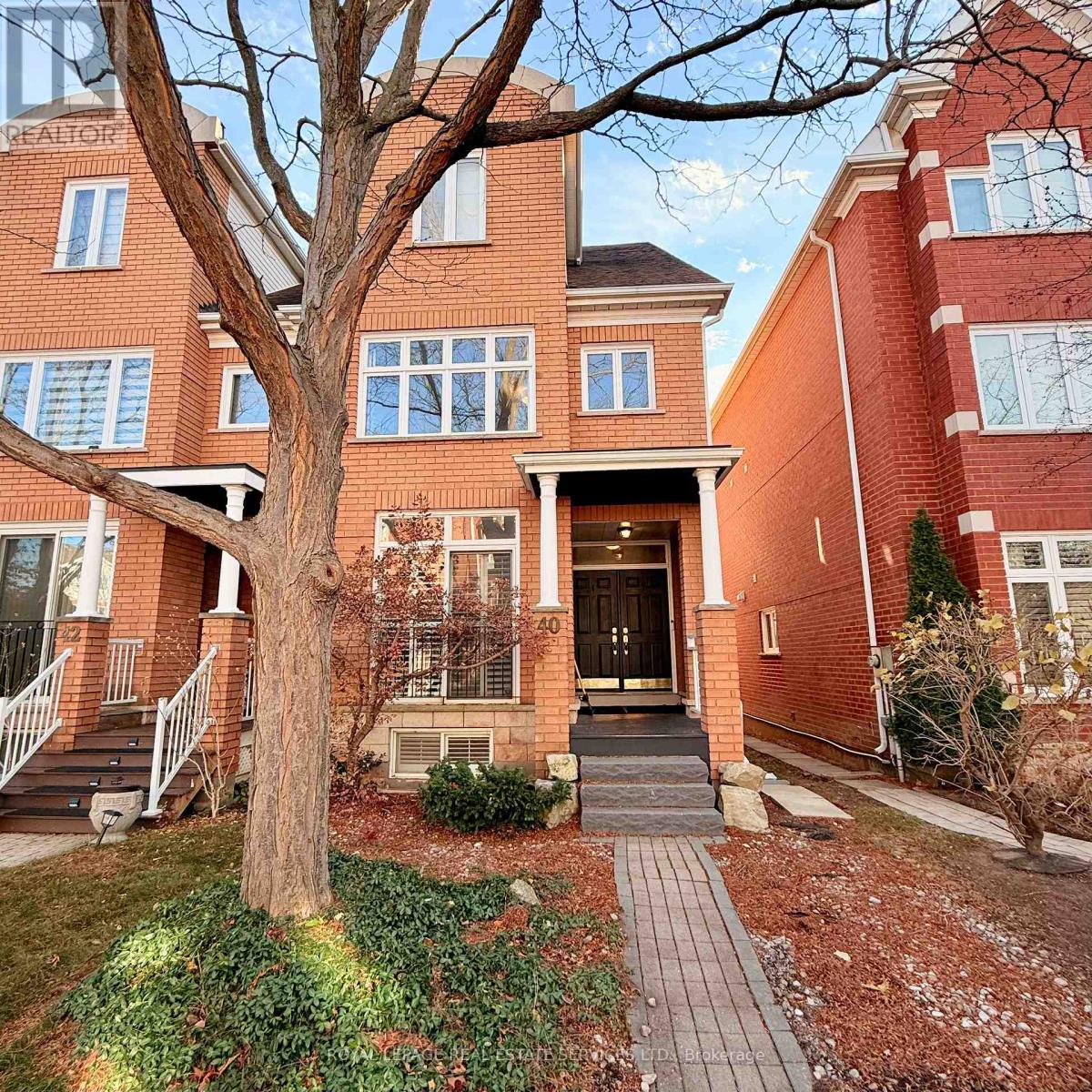 40 Chester Street, Oakville, Ontario  L6H 6G8 - Photo 2 - W12829050