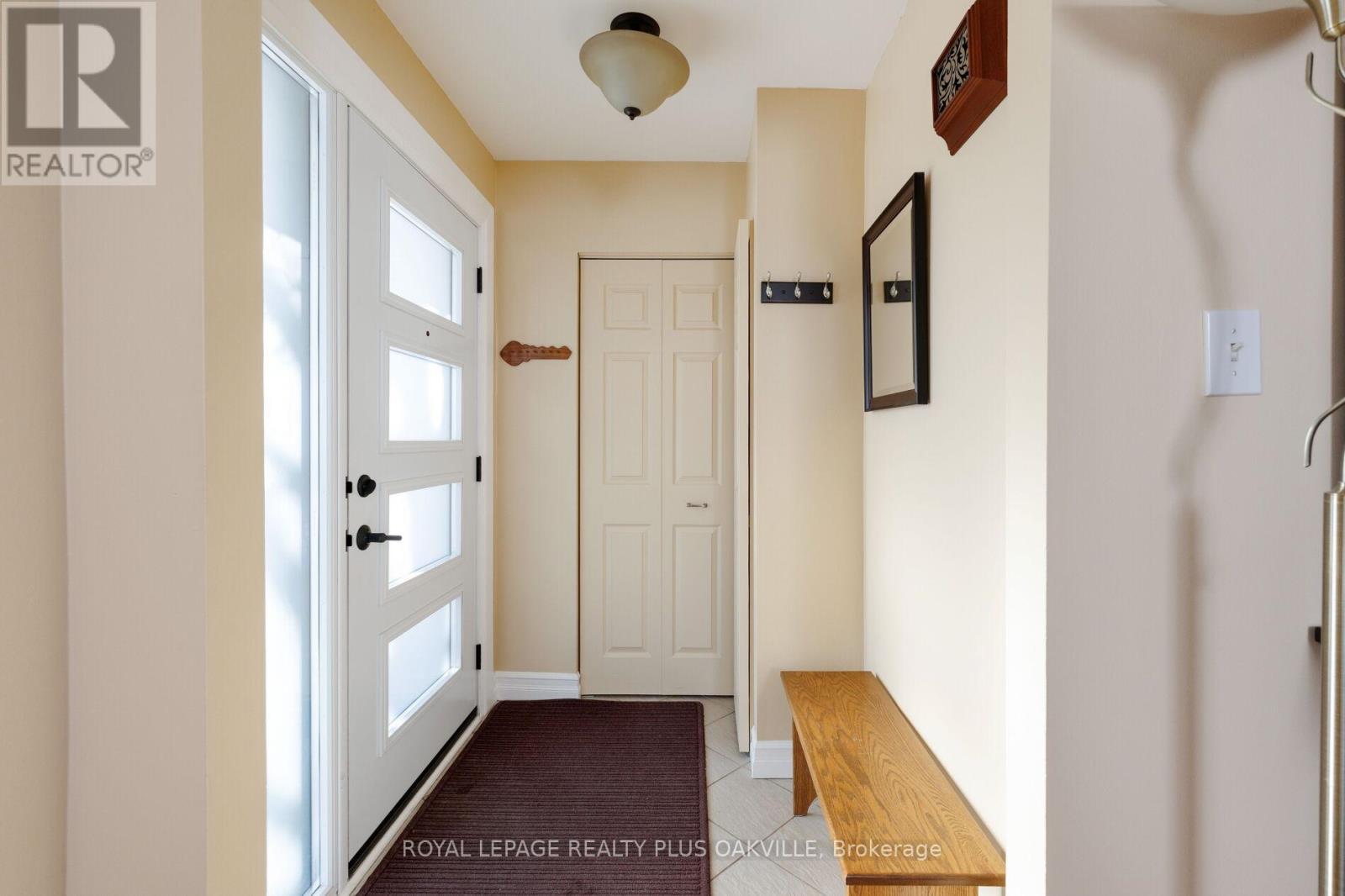 475 Sunset Drive, Oakville, Ontario  L6L 3N3 - Photo 4 - W12829054