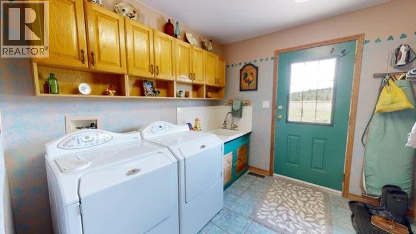 4221 Lodge Road, Lac La Hache, British Columbia  V0K 1T0 - Photo 14 - R3094359