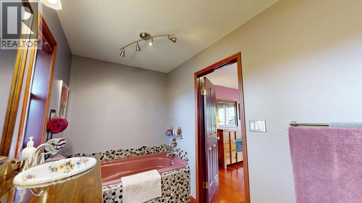 4221 Lodge Road, Lac La Hache, British Columbia  V0K 1T0 - Photo 23 - R3094359