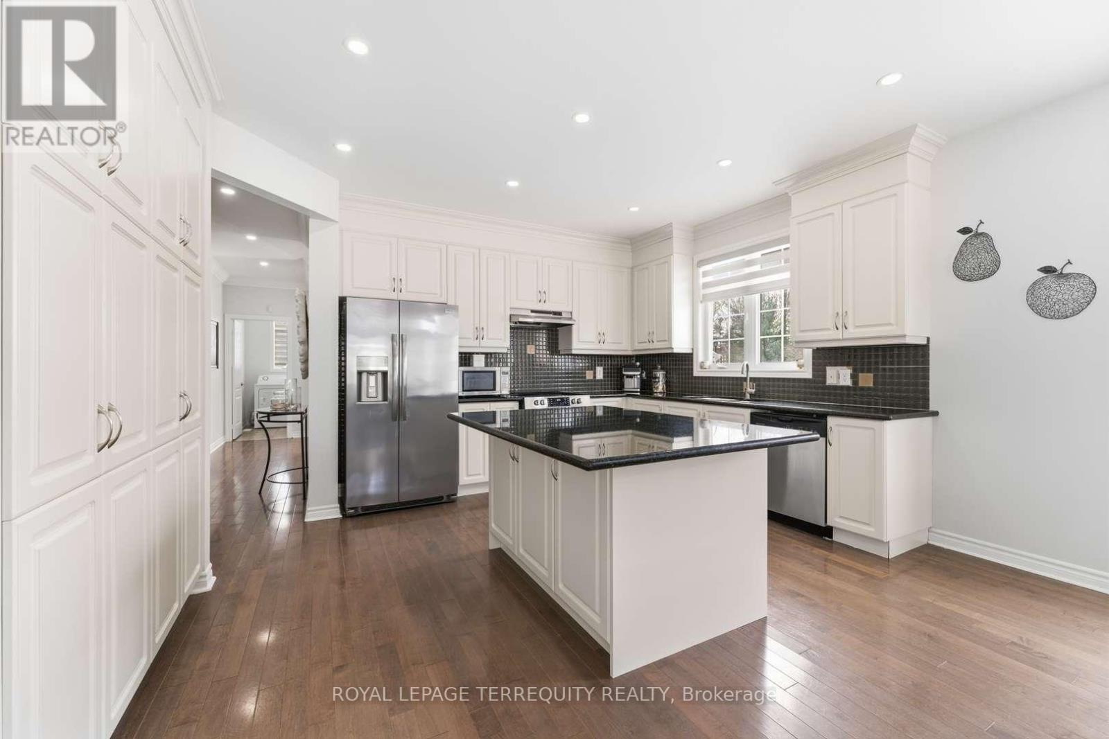 10 Culham Trail, Wasaga Beach, Ontario  L9Z 0C6 - Photo 11 - S12828964