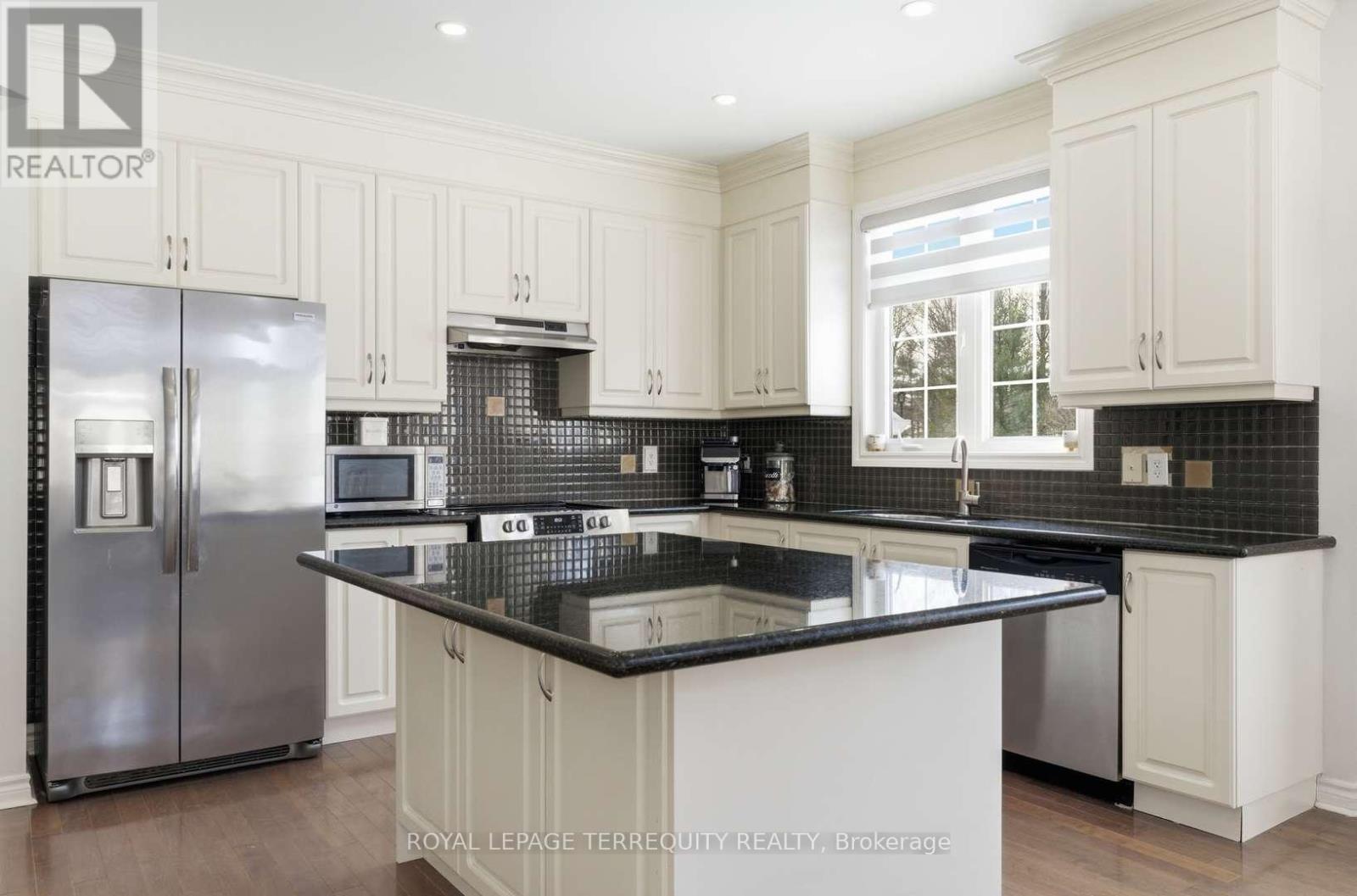 10 Culham Trail, Wasaga Beach, Ontario  L9Z 0C6 - Photo 10 - S12828964