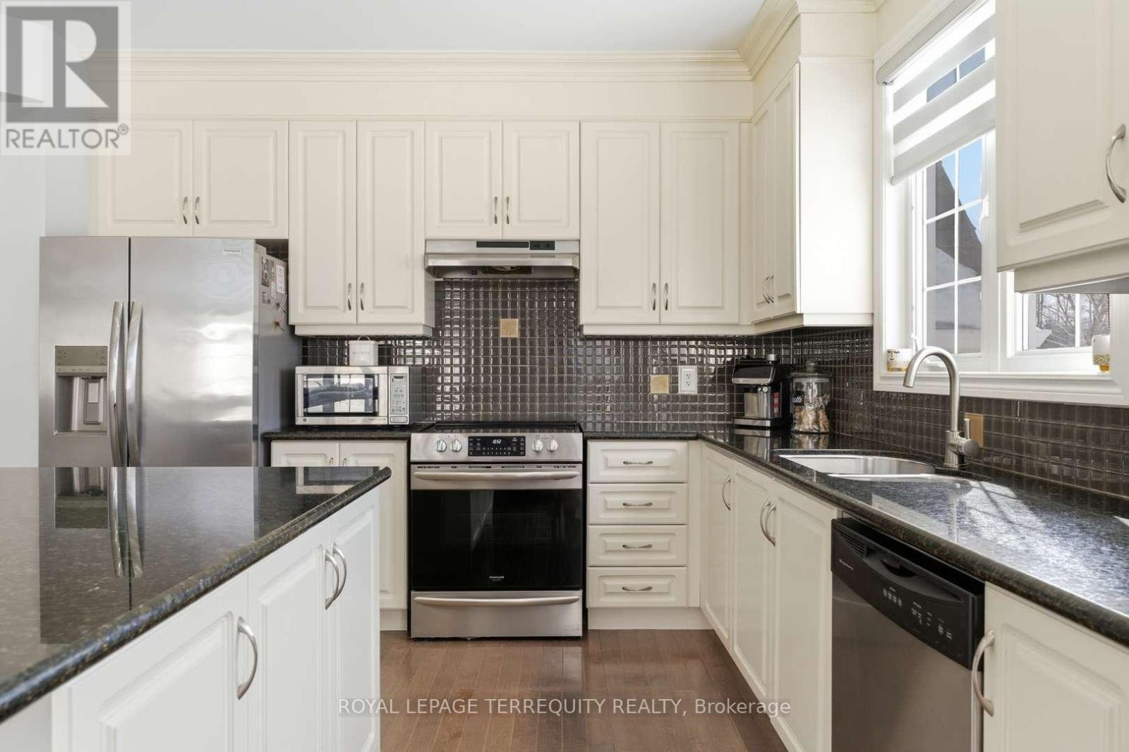 10 Culham Trail, Wasaga Beach, Ontario  L9Z 0C6 - Photo 12 - S12828964