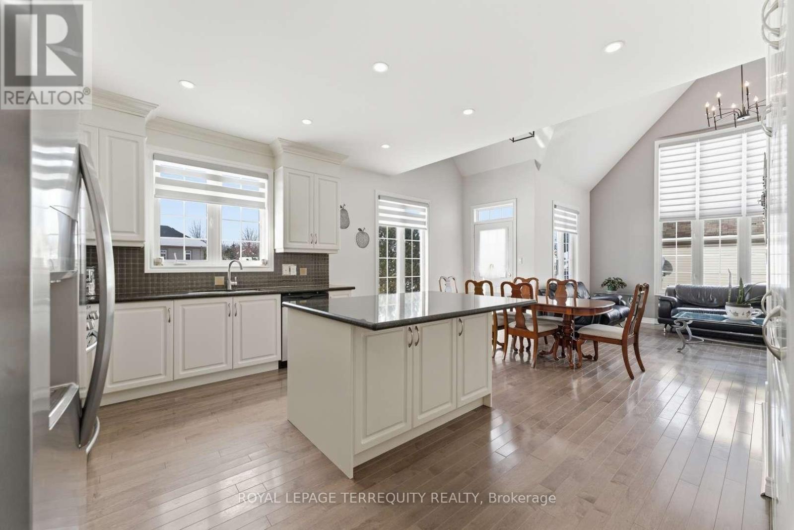 10 Culham Trail, Wasaga Beach, Ontario  L9Z 0C6 - Photo 7 - S12828964