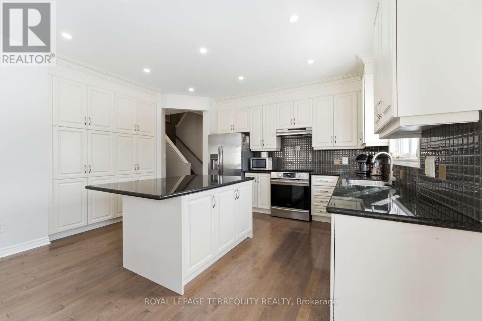 10 Culham Trail, Wasaga Beach, Ontario  L9Z 0C6 - Photo 9 - S12828964