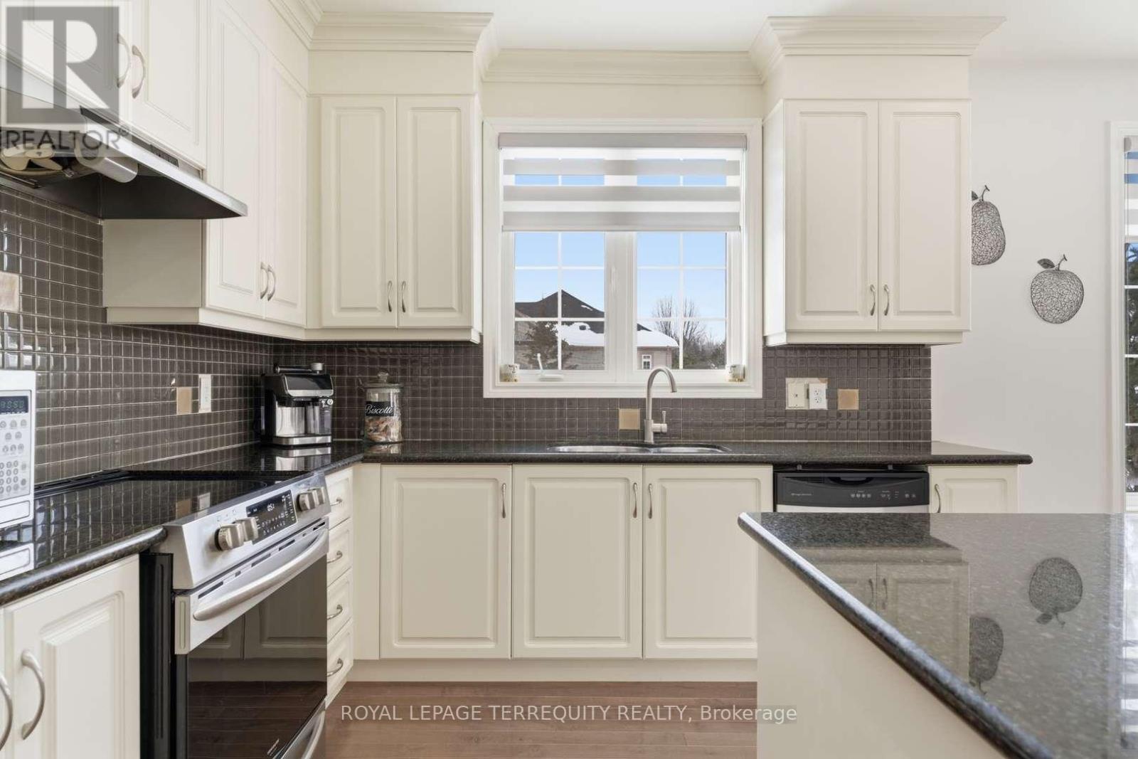 10 Culham Trail, Wasaga Beach, Ontario  L9Z 0C6 - Photo 8 - S12828964