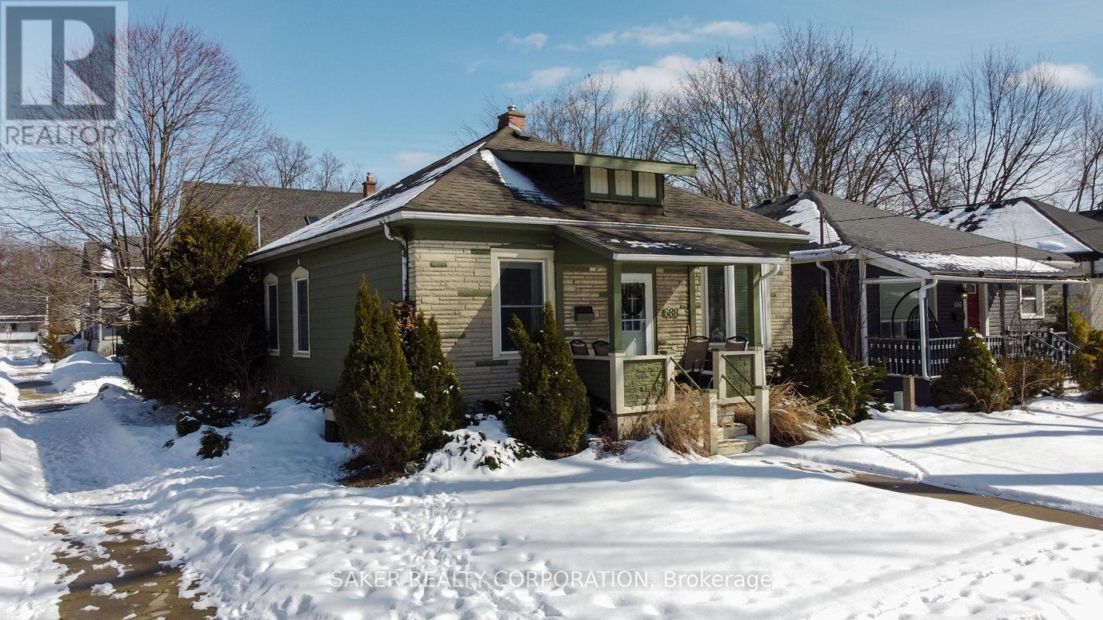 Photo 27 of 28 for 688 William Street