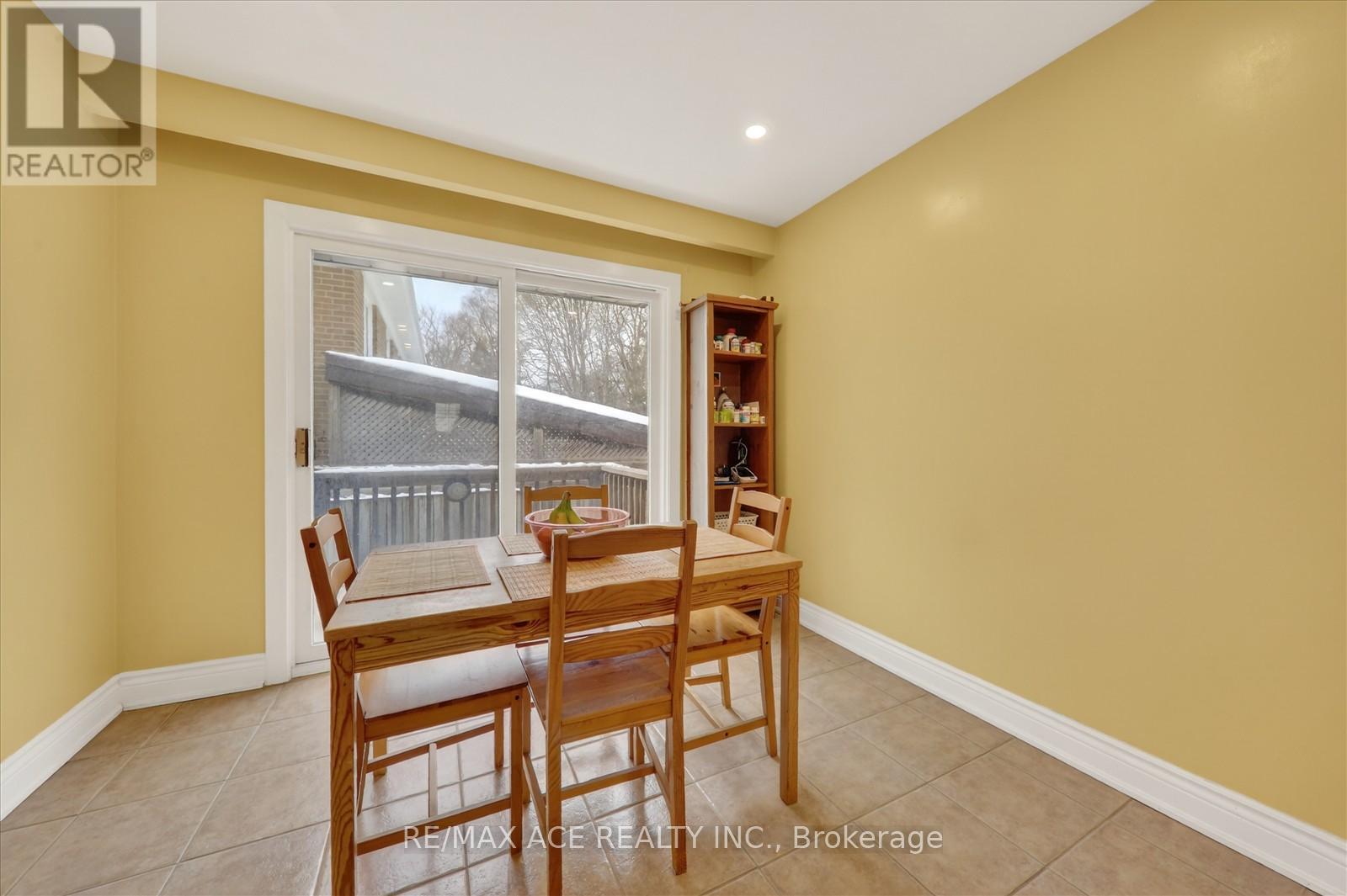 1719 Valentine Gardens, Mississauga (Clarkson), Ontario  L5J 1H4 - Photo 17 - W12813776