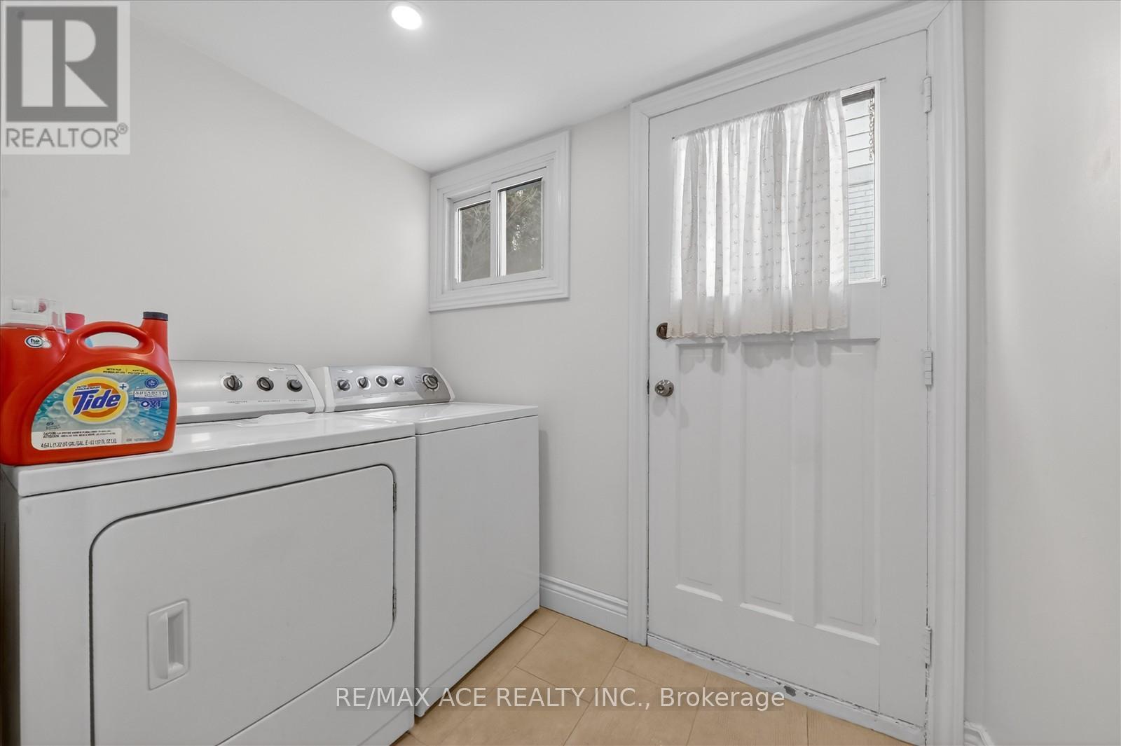 1719 Valentine Gardens, Mississauga (Clarkson), Ontario  L5J 1H4 - Photo 31 - W12813776