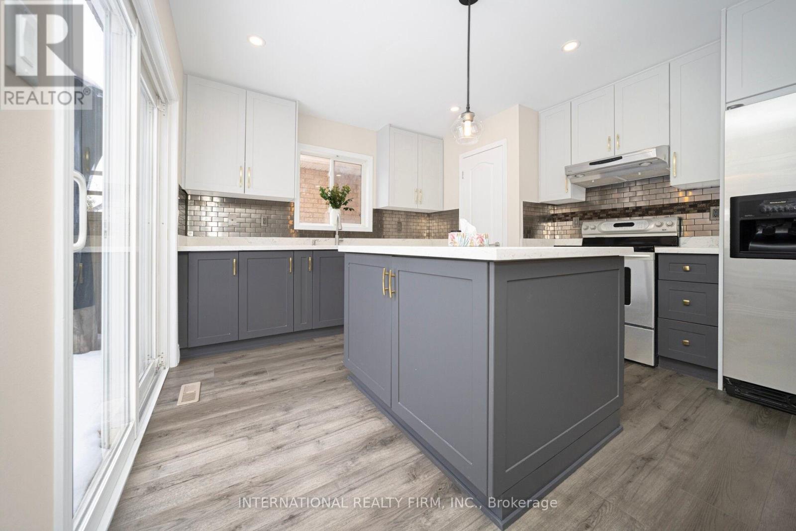 563 Hood Terrace, Milton, Ontario  L9T 0H2 - Photo 7 - W12795652