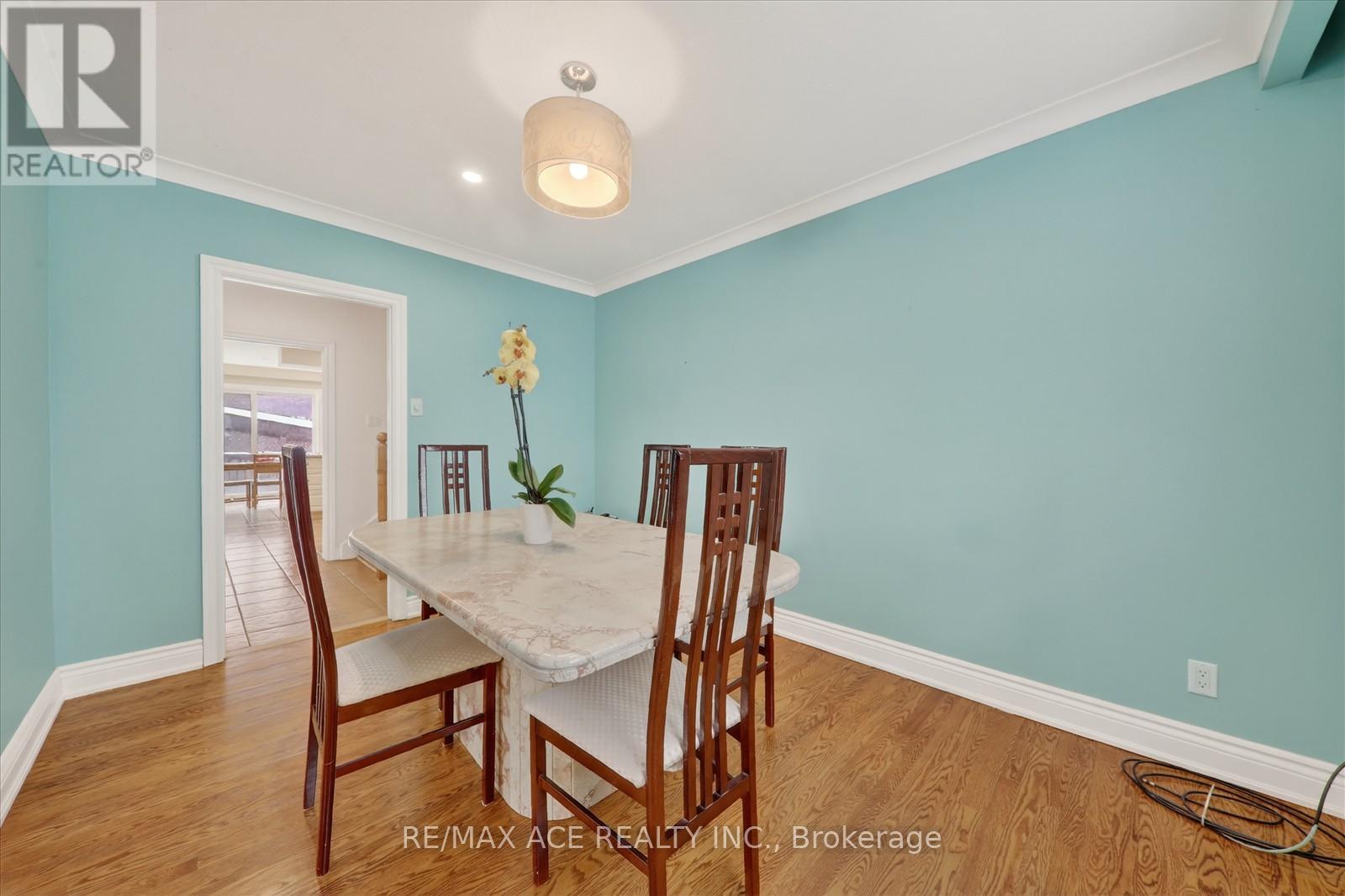 1719 Valentine Gardens, Mississauga (Clarkson), Ontario  L5J 1H4 - Photo 10 - W12813776