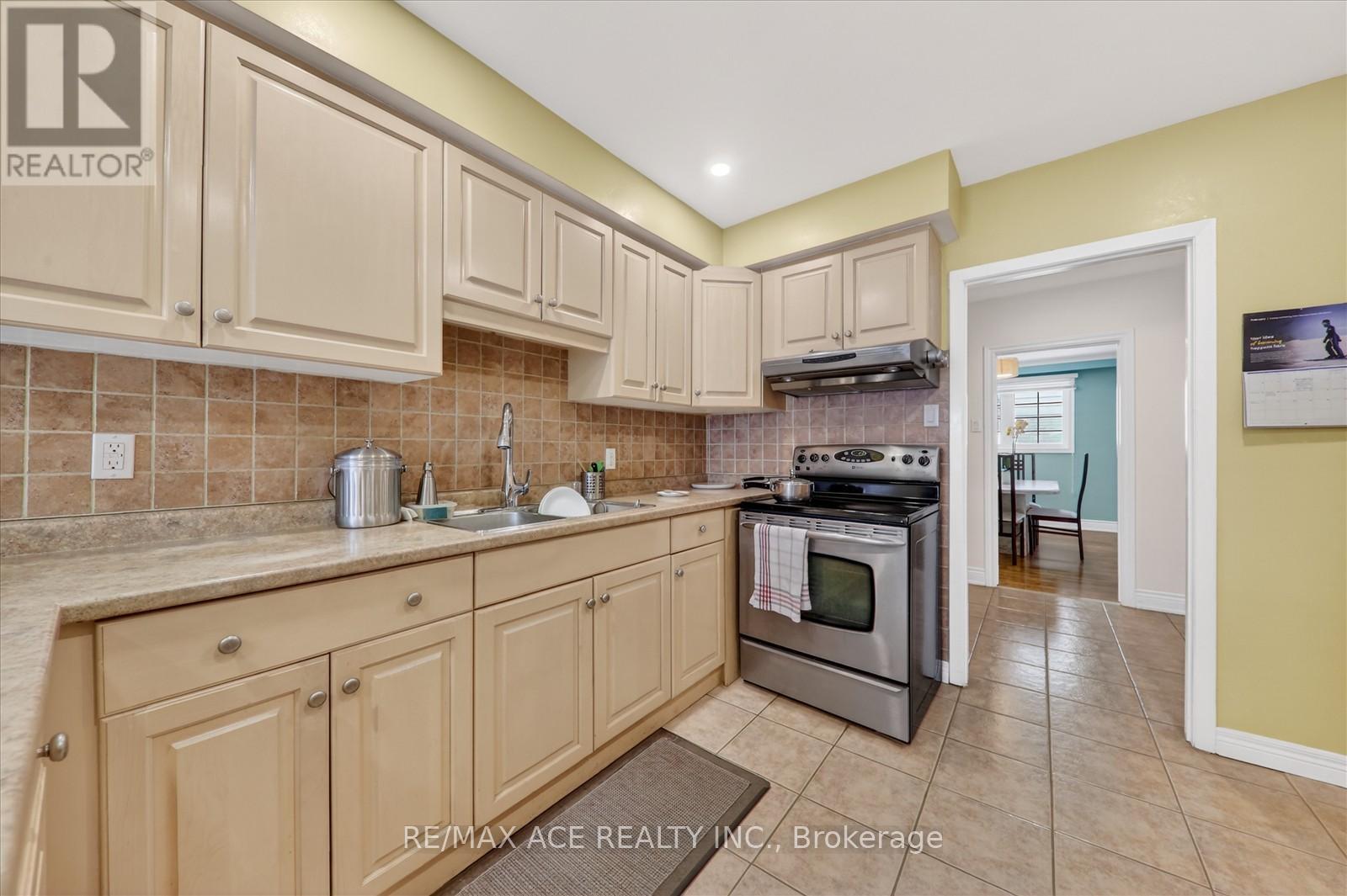 1719 Valentine Gardens, Mississauga (Clarkson), Ontario  L5J 1H4 - Photo 14 - W12813776