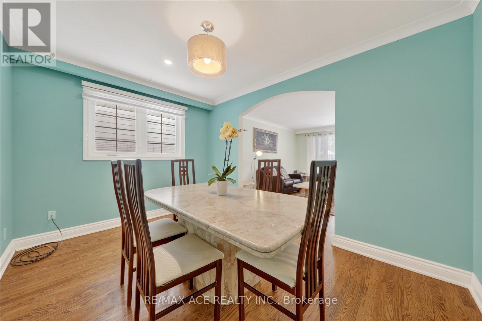 1719 Valentine Gardens, Mississauga (Clarkson), Ontario  L5J 1H4 - Photo 11 - W12813776