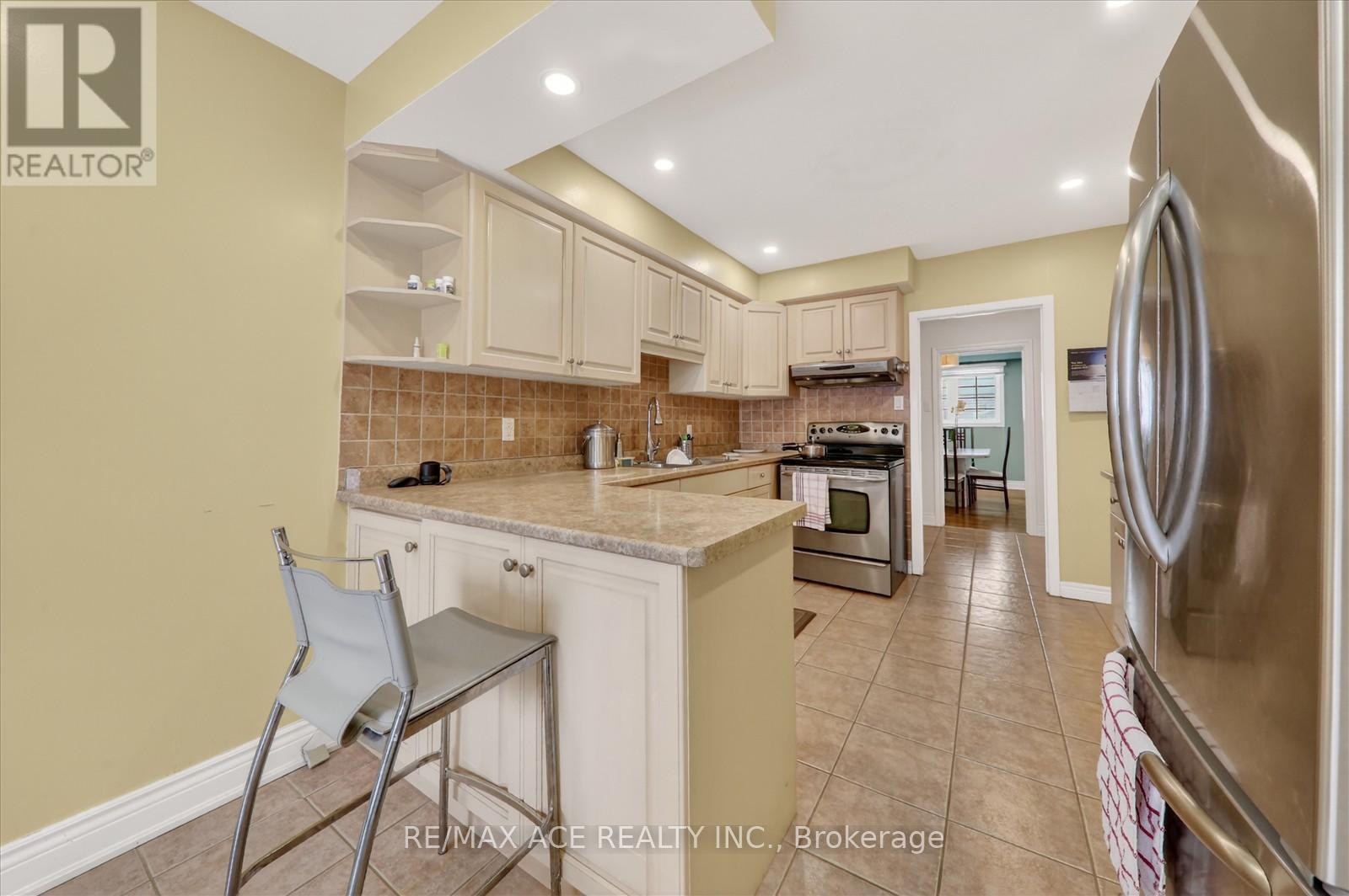 1719 Valentine Gardens, Mississauga (Clarkson), Ontario  L5J 1H4 - Photo 16 - W12813776