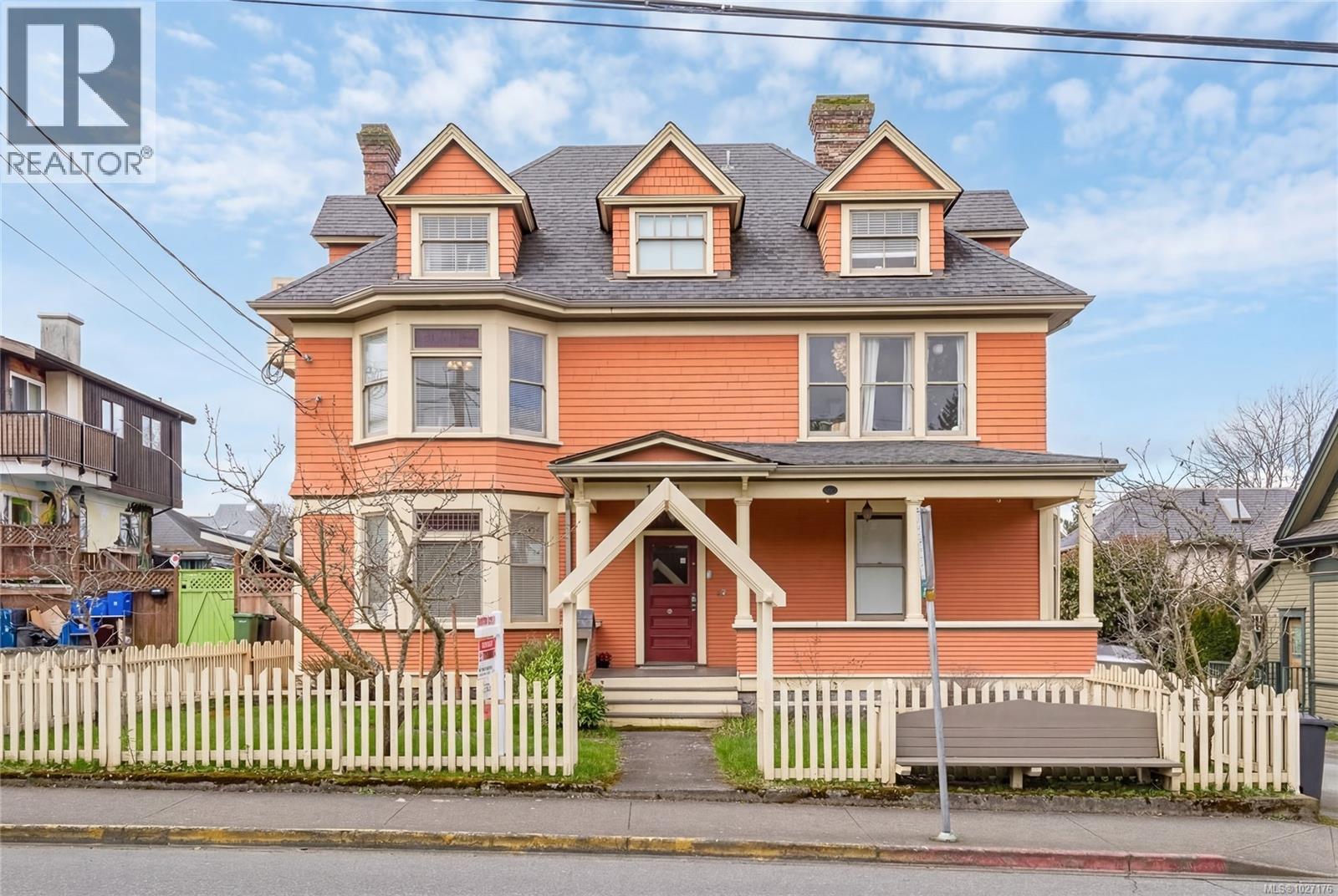 1418 Fernwood Rd, Victoria, British Columbia