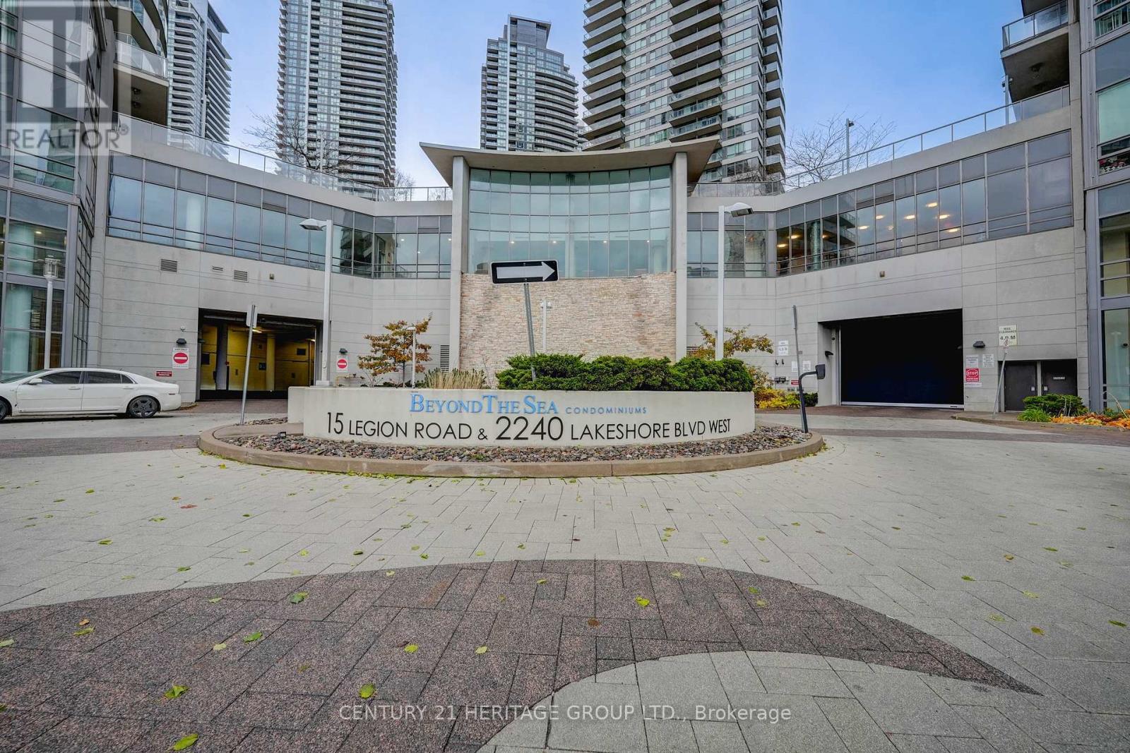 3108 - 2240 Lakeshore Boulevard W, Toronto, Ontario  M8V 0B1 - Photo 2 - W12829062