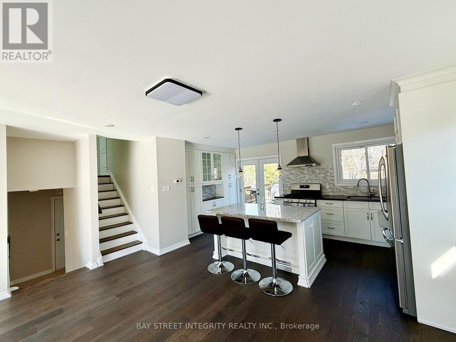 2193 Constance Drive, Oakville, Ontario  L6J 5L5 - Photo 3 - W12829076