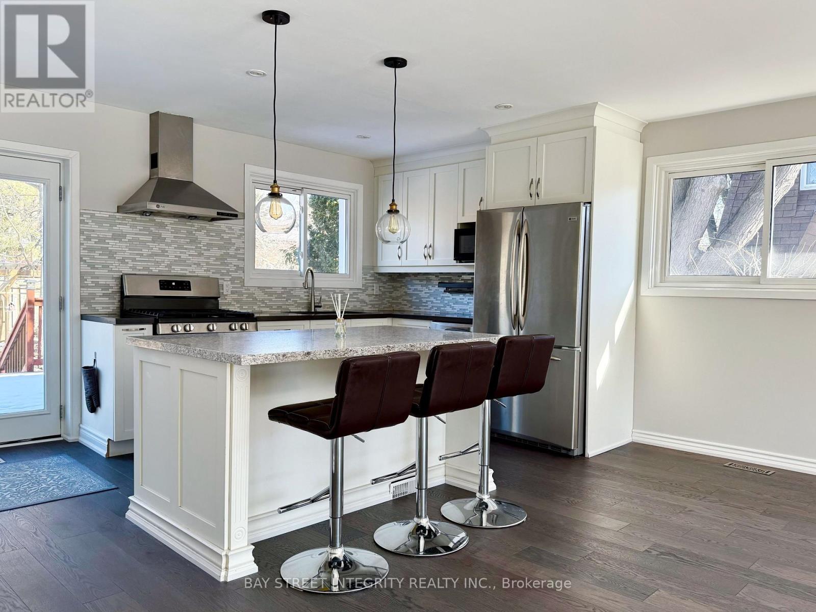 2193 Constance Drive, Oakville, Ontario  L6J 5L5 - Photo 5 - W12829076