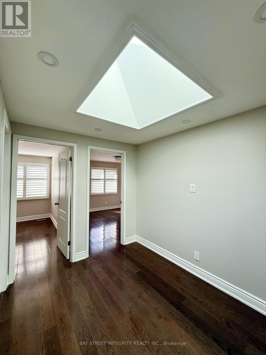 2193 Constance Drive, Oakville, Ontario  L6J 5L5 - Photo 6 - W12829076