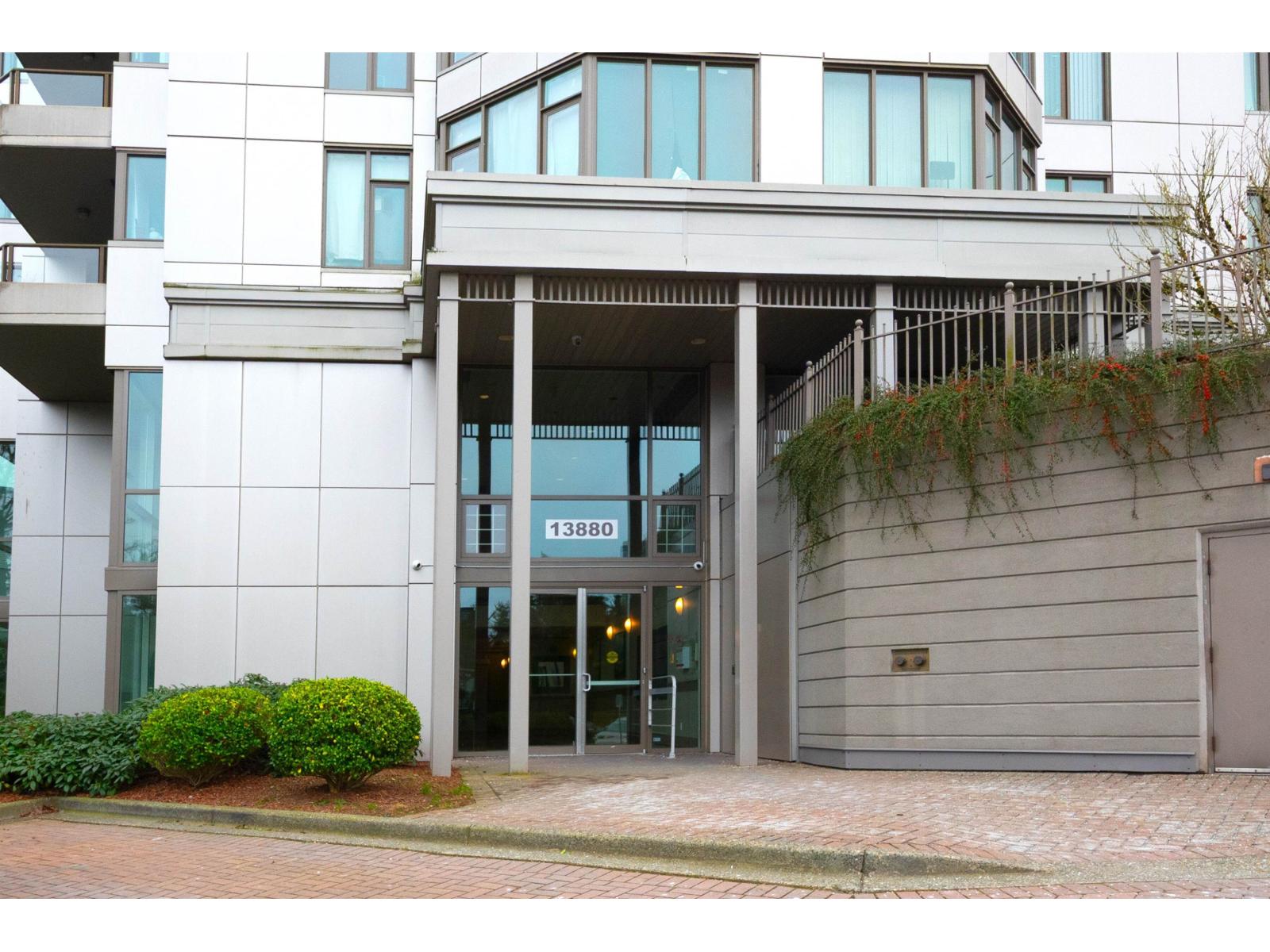 403 13880 101 Avenue, Surrey, British Columbia  V3T 5T1 - Photo 2 - R3094232