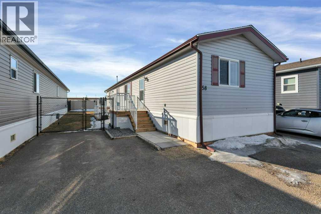 58 Mckay Place, Blackfalds, Alberta  T4M 0H7 - Photo 1 - A2285662