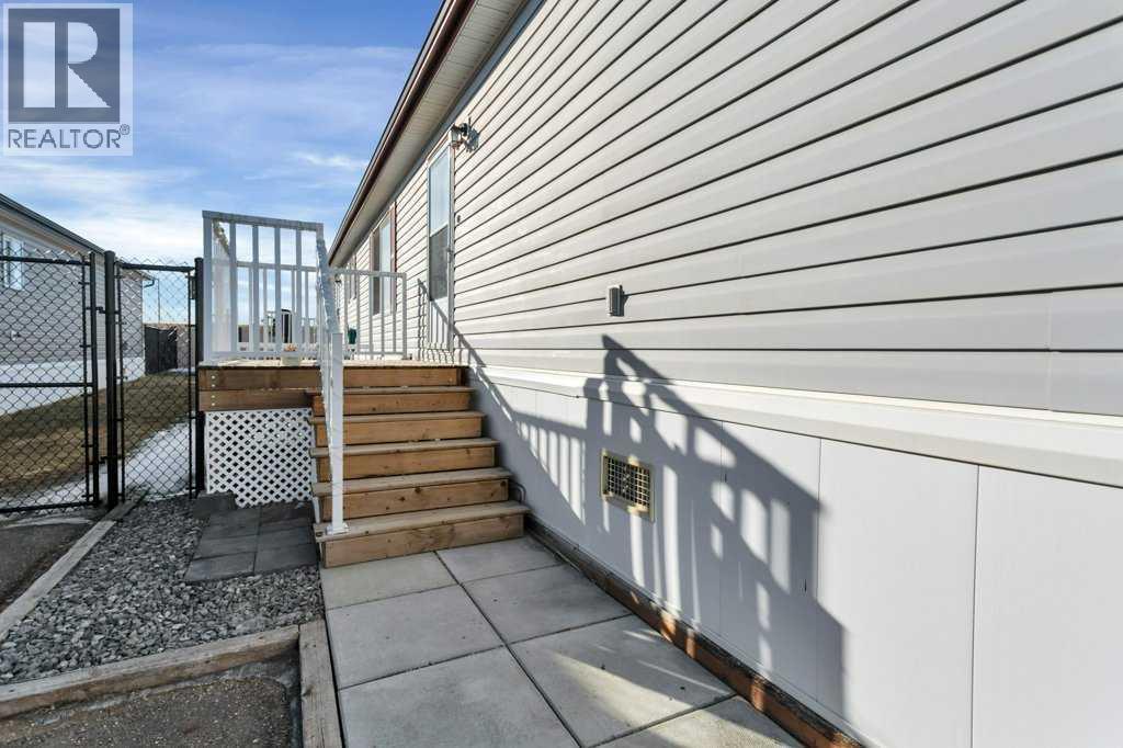 58 Mckay Place, Blackfalds, Alberta  T4M 0H7 - Photo 3 - A2285662