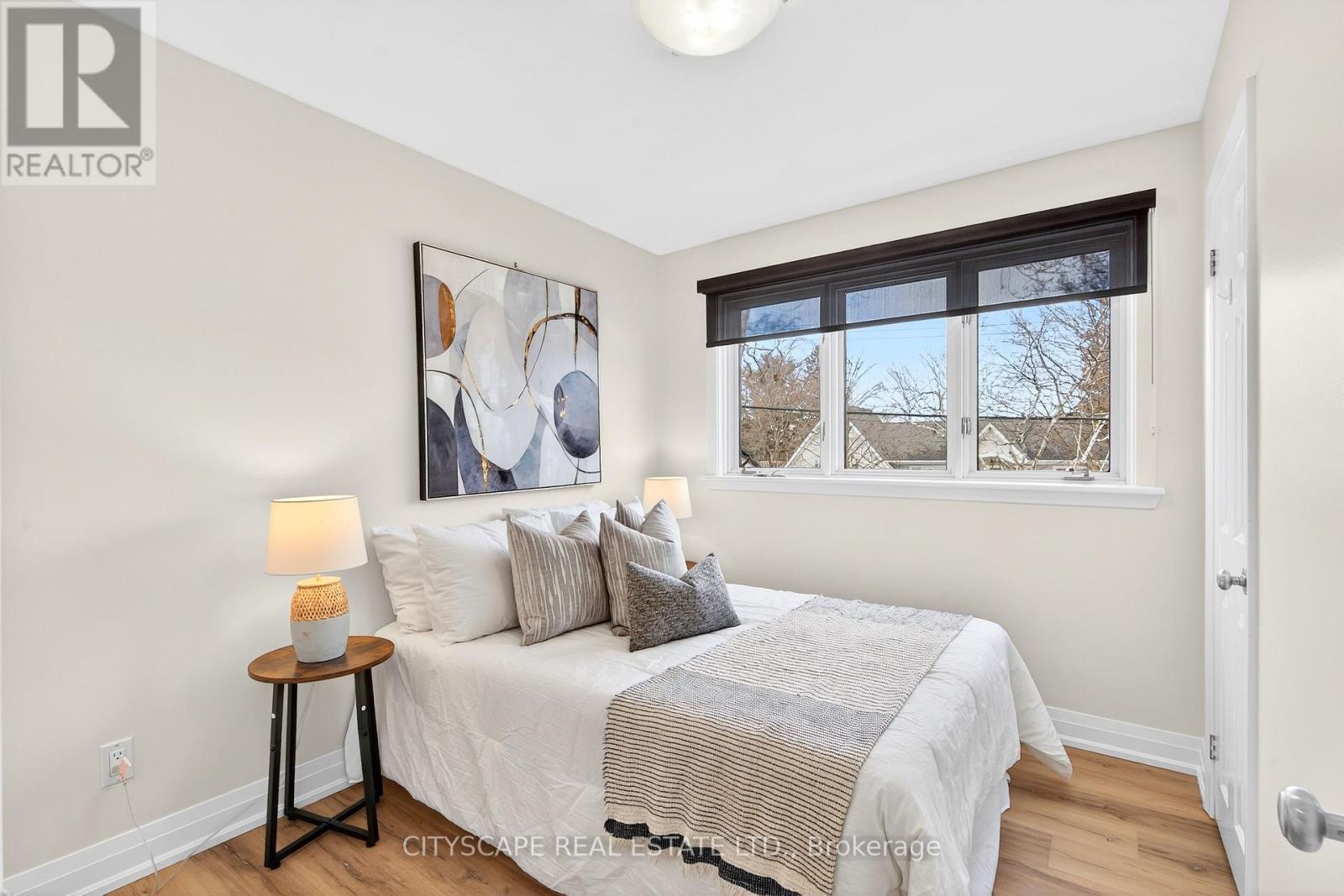 218 Fairfax Place, Burlington, Ontario  L7L 4S8 - Photo 11 - W12828268