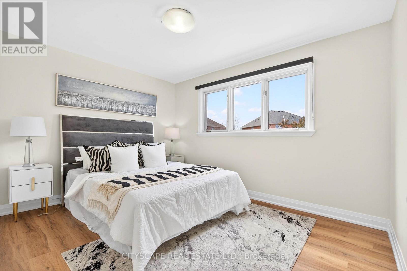 218 Fairfax Place, Burlington, Ontario  L7L 4S8 - Photo 12 - W12828268