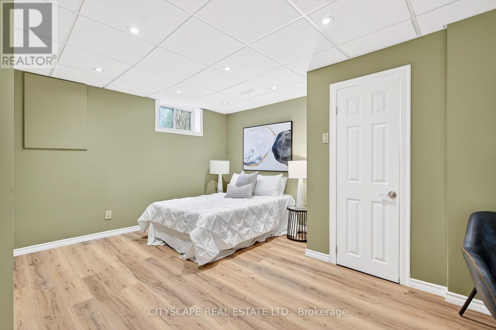 218 Fairfax Place, Burlington, Ontario  L7L 4S8 - Photo 22 - W12828268