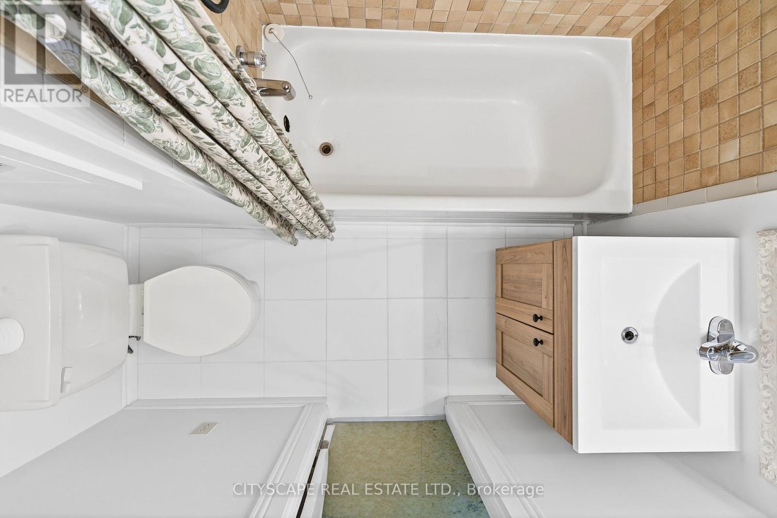 218 Fairfax Place, Burlington, Ontario  L7L 4S8 - Photo 24 - W12828268