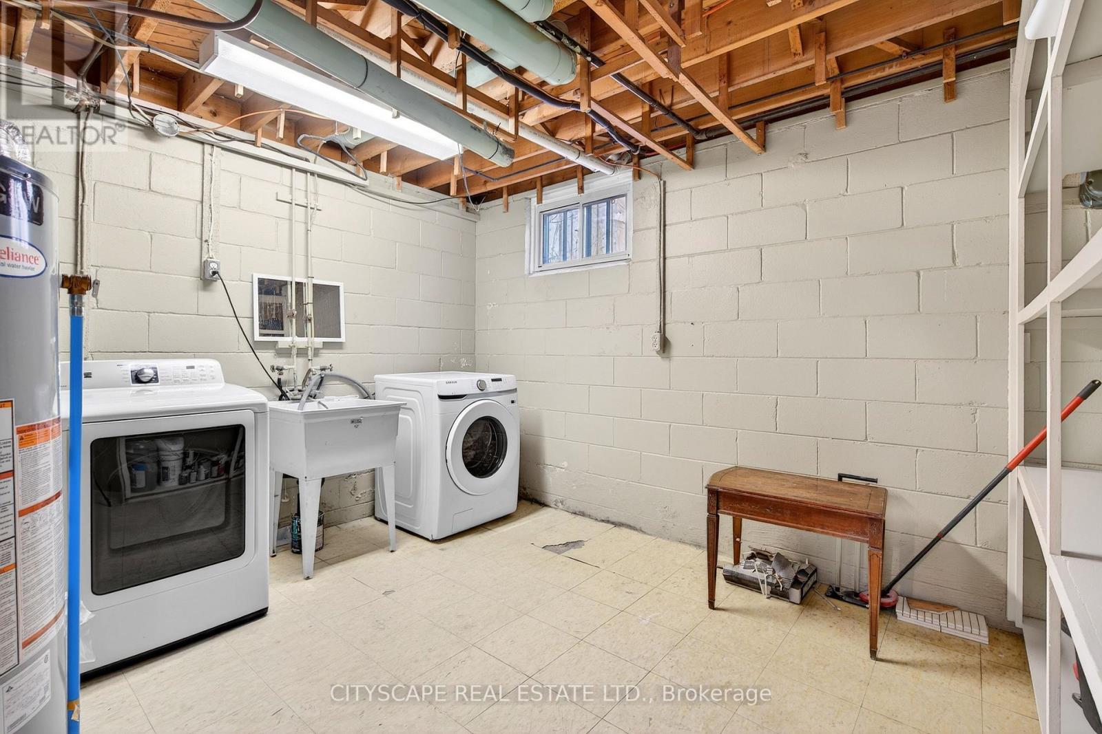 218 Fairfax Place, Burlington, Ontario  L7L 4S8 - Photo 25 - W12828268