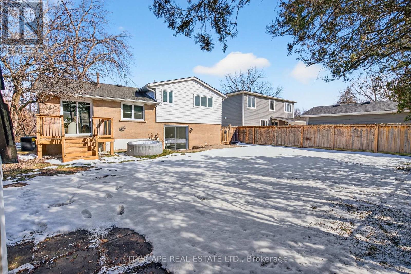 218 Fairfax Place, Burlington, Ontario  L7L 4S8 - Photo 28 - W12828268