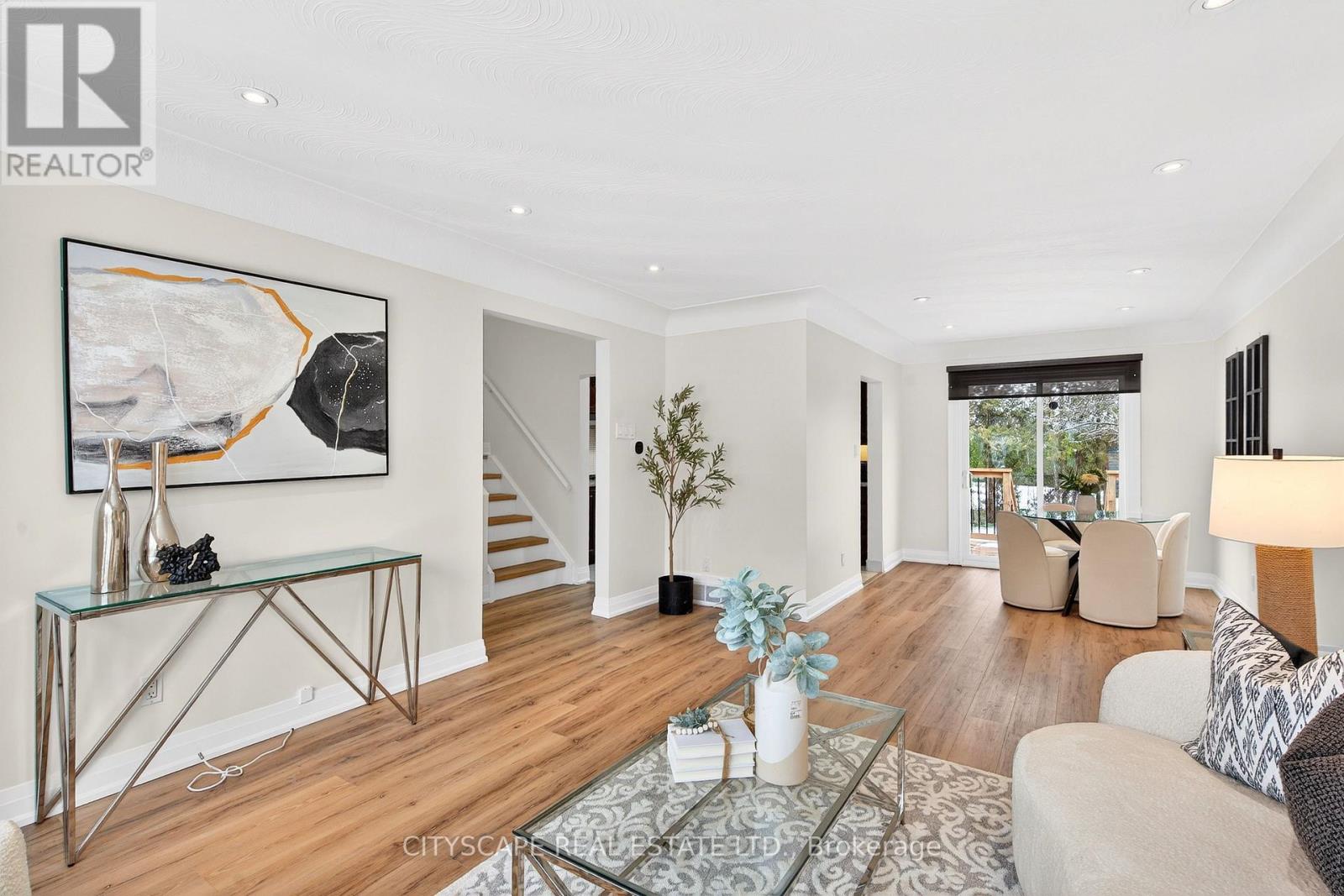 218 Fairfax Place, Burlington, Ontario  L7L 4S8 - Photo 7 - W12828268