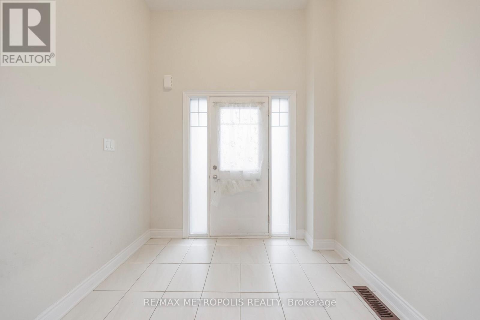 67 Lorne Thomas Place N, New Tecumseth, Ontario  L0L 1L0 - Photo 2 - N12829084