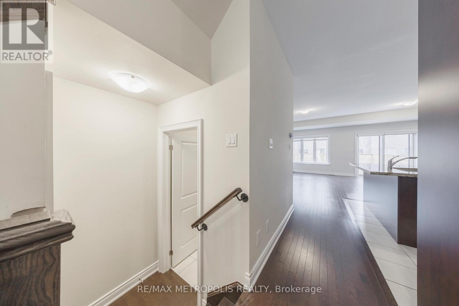 67 Lorne Thomas Place N, New Tecumseth, Ontario  L0L 1L0 - Photo 5 - N12829084