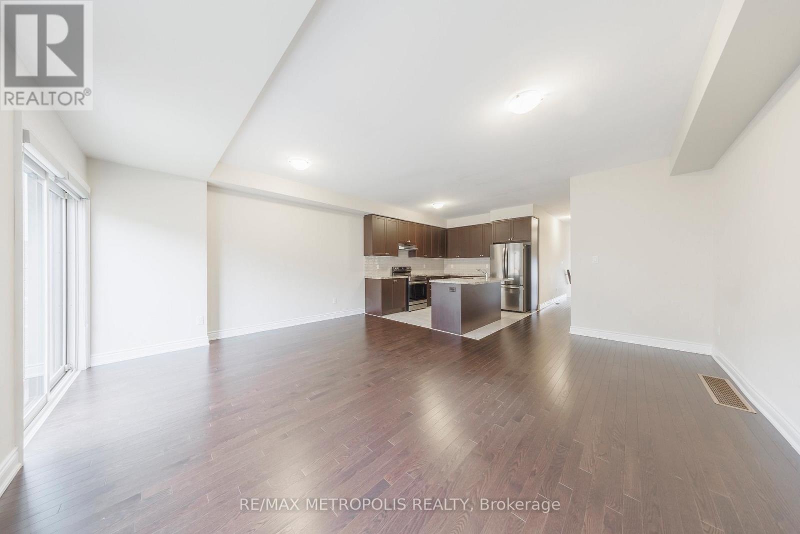 67 Lorne Thomas Place N, New Tecumseth, Ontario  L0L 1L0 - Photo 8 - N12829084