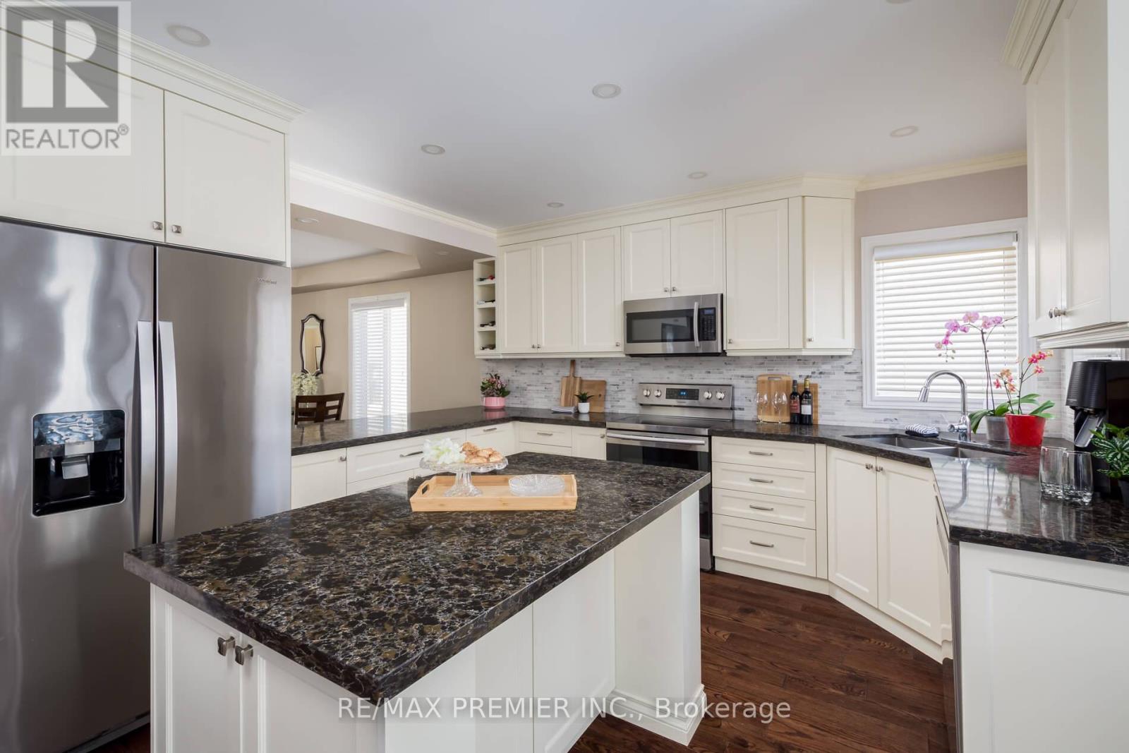 35 Cachet Hill Crescent, Vaughan, Ontario  L4H 1S6 - Photo 17 - N12829098