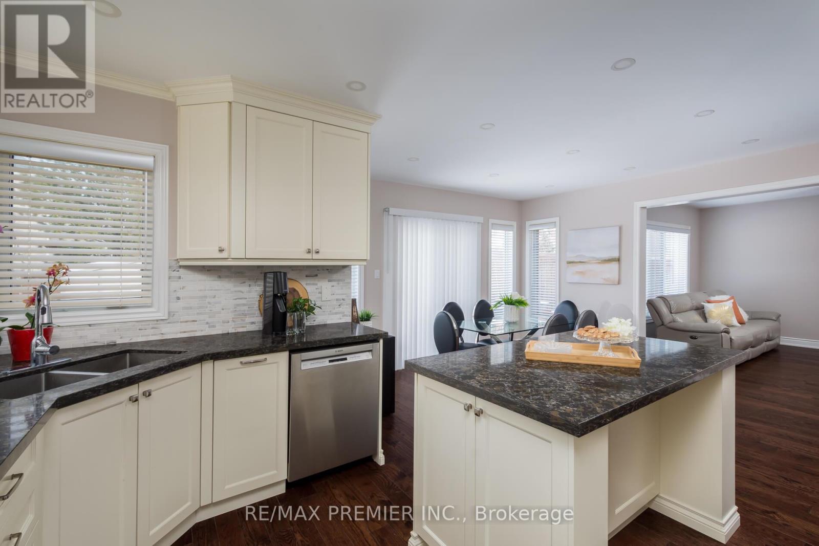 35 Cachet Hill Crescent, Vaughan, Ontario  L4H 1S6 - Photo 20 - N12829098