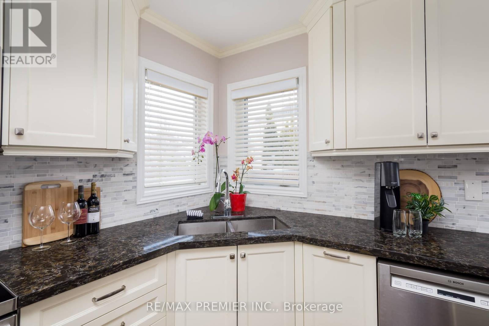 35 Cachet Hill Crescent, Vaughan, Ontario  L4H 1S6 - Photo 21 - N12829098