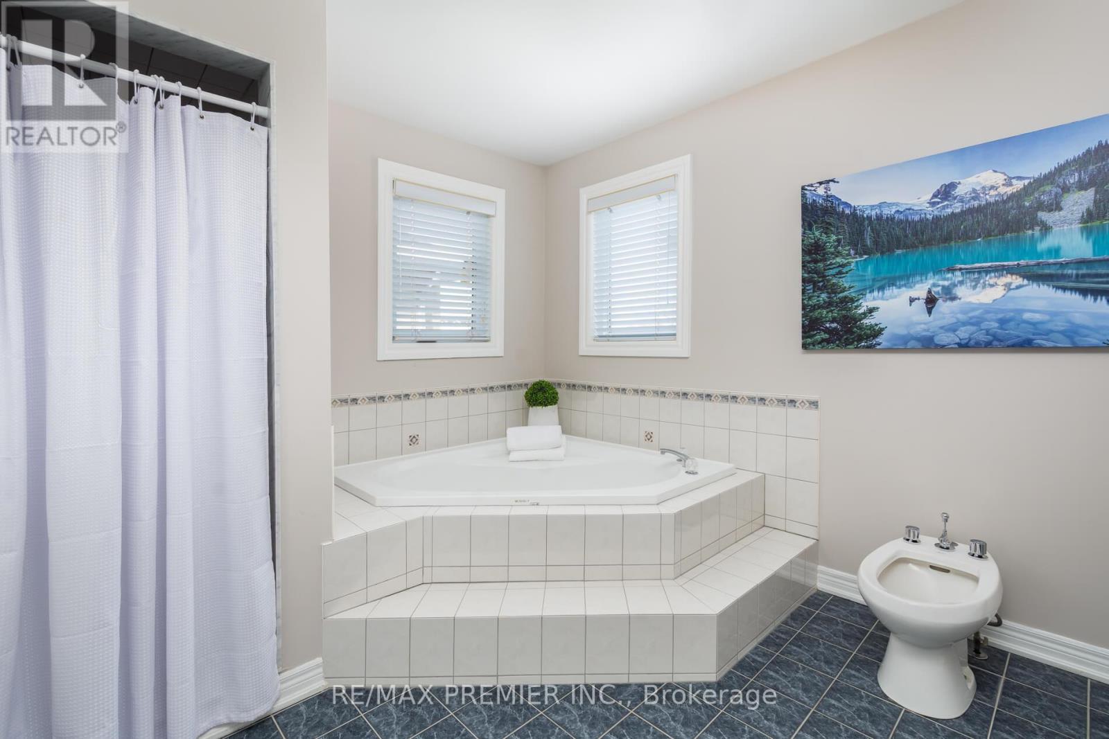 35 Cachet Hill Crescent, Vaughan, Ontario  L4H 1S6 - Photo 31 - N12829098