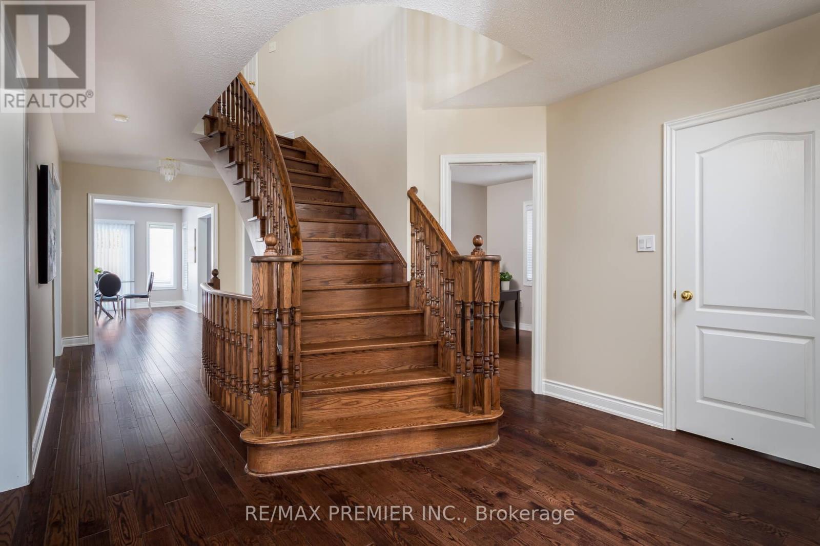 35 Cachet Hill Crescent, Vaughan, Ontario  L4H 1S6 - Photo 4 - N12829098